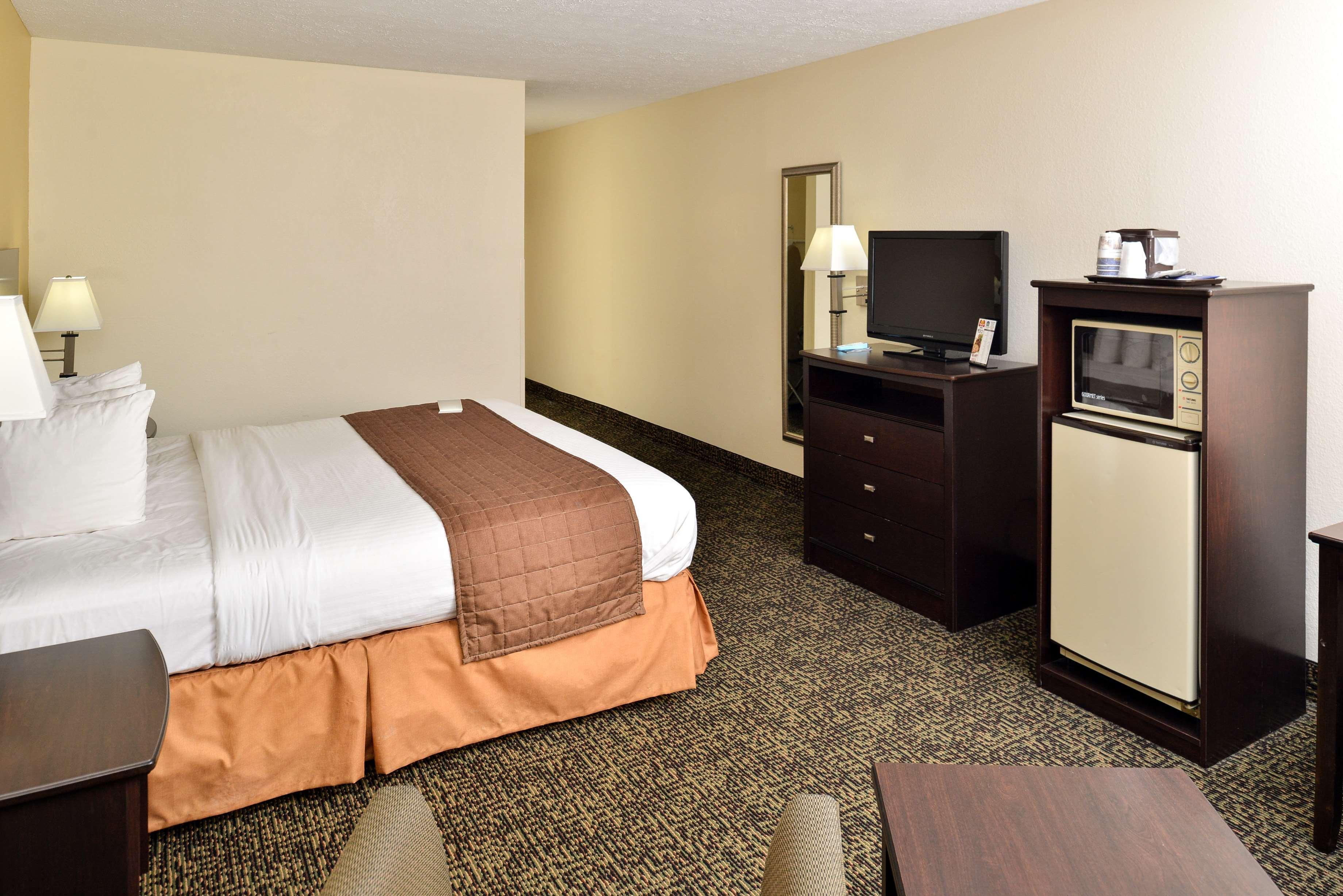 Best Western Elyria Exterior photo