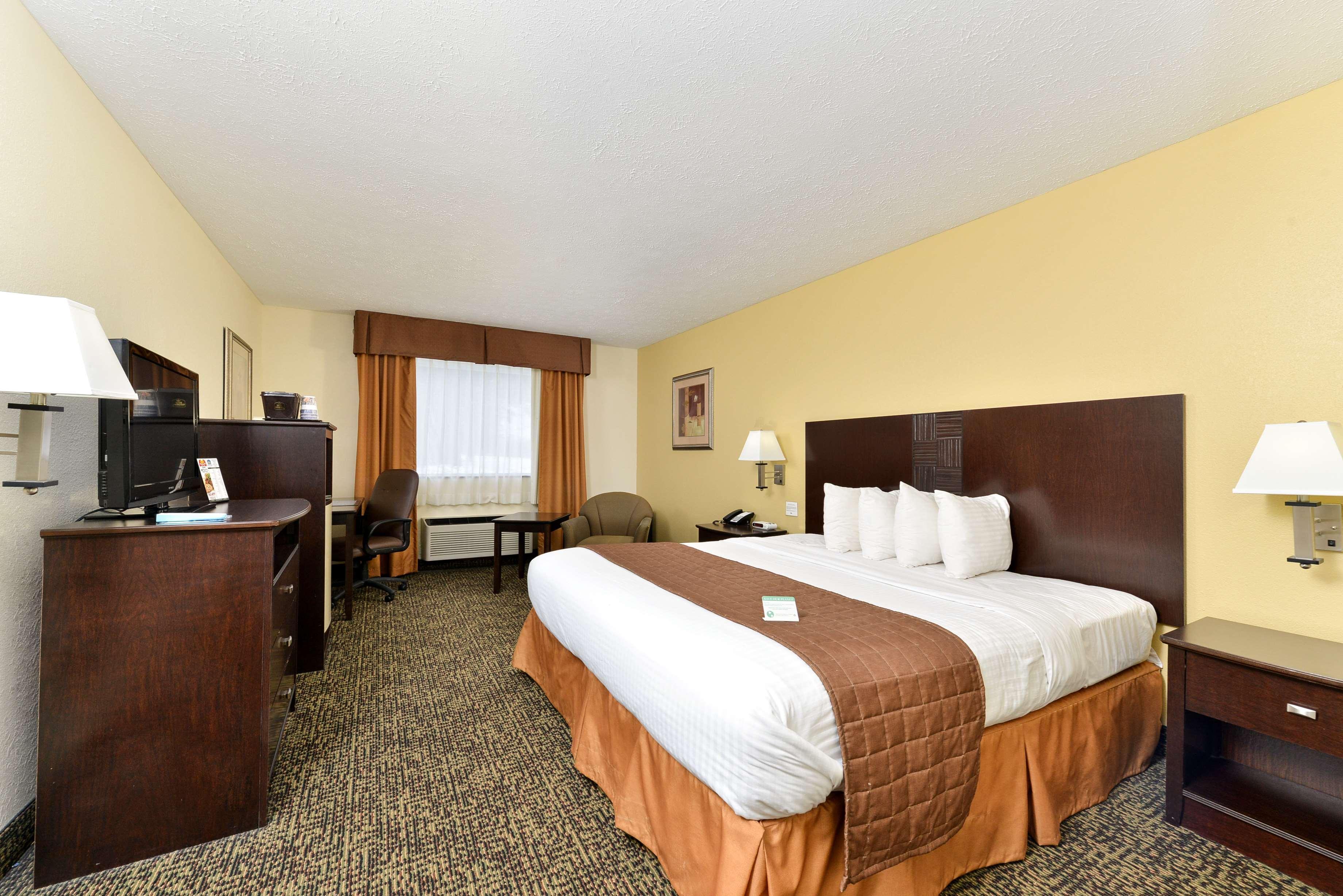 Best Western Elyria Exterior photo