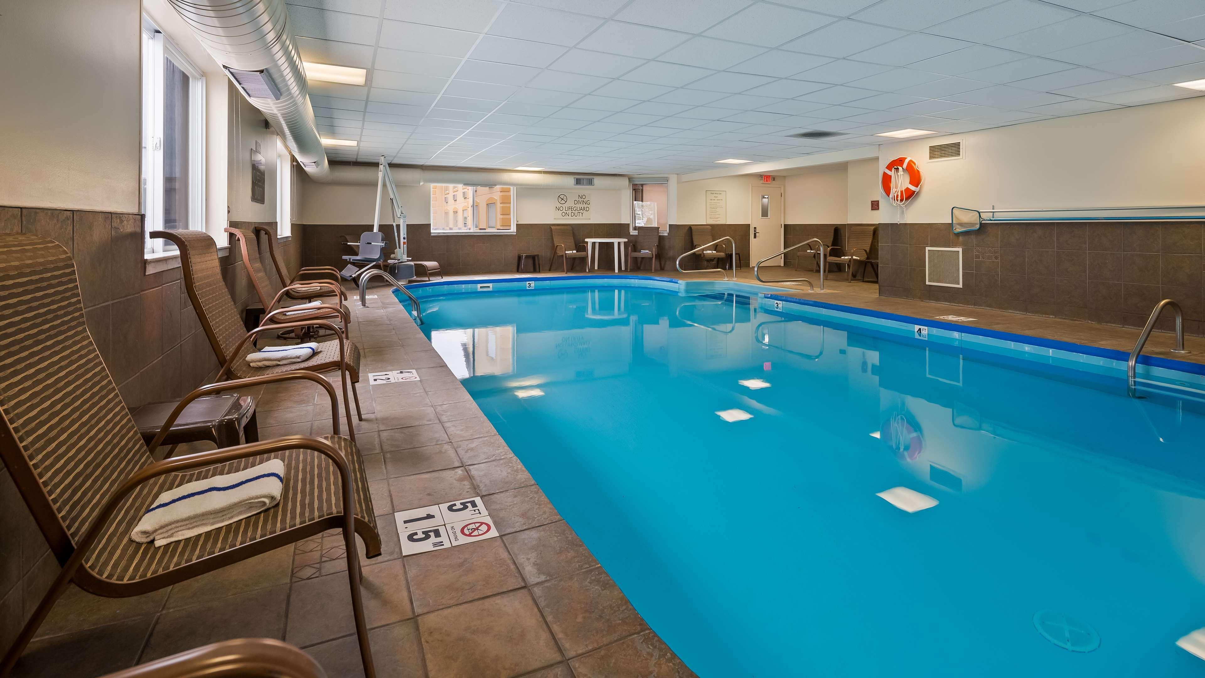 Best Western Elyria Exterior photo
