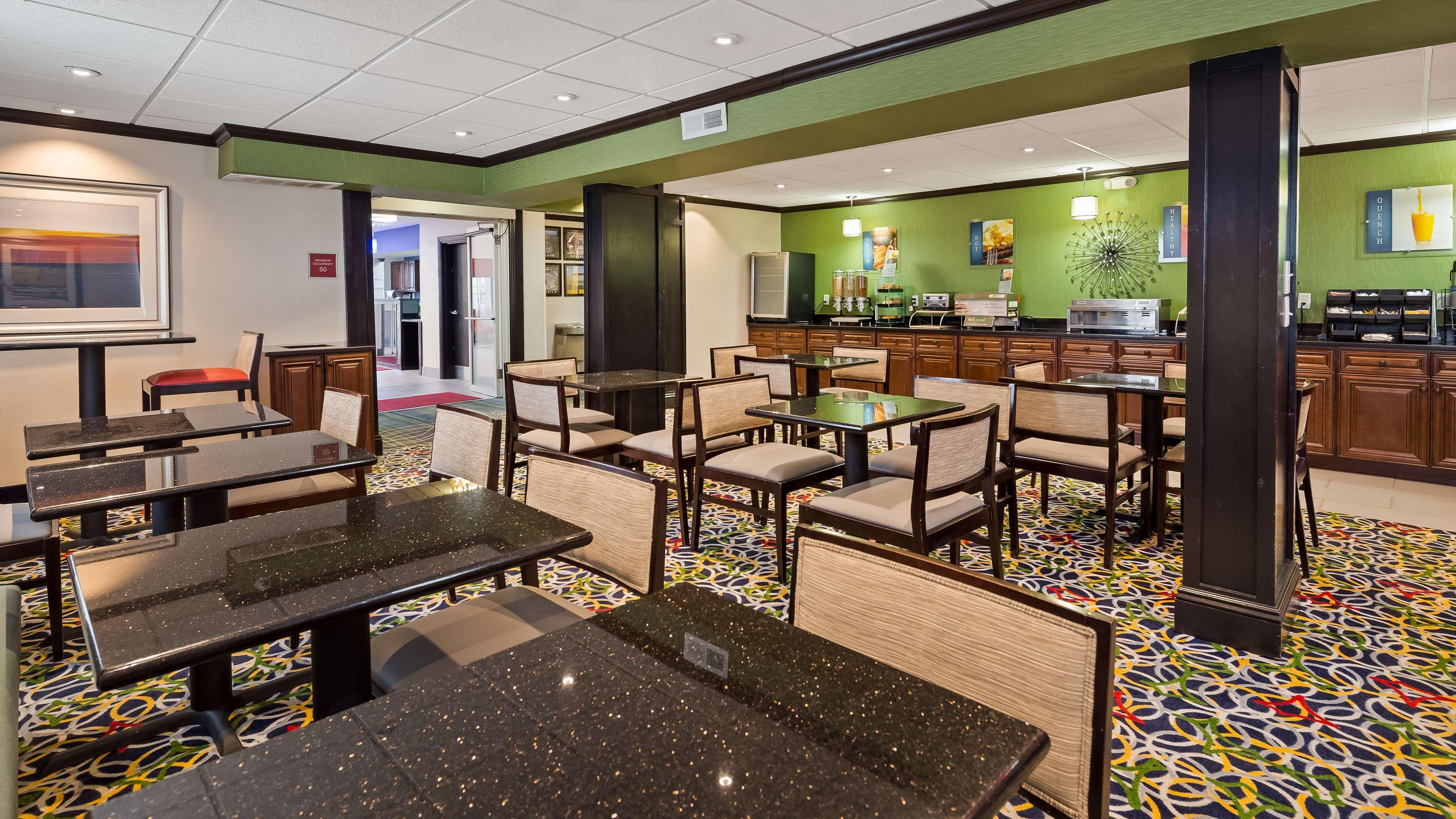Best Western Elyria Exterior photo