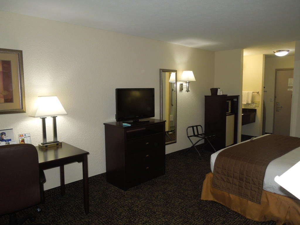 Best Western Elyria Exterior photo