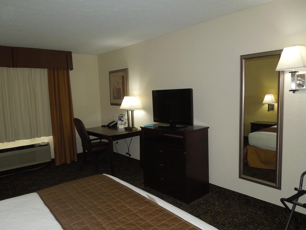 Best Western Elyria Exterior photo